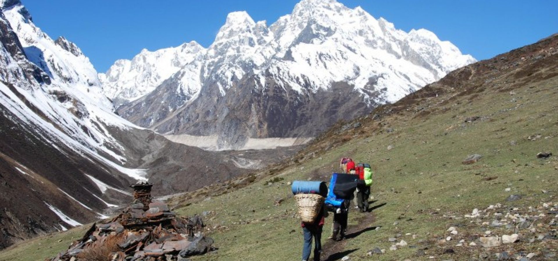 trek-in-manaslu-circuit-1920x900